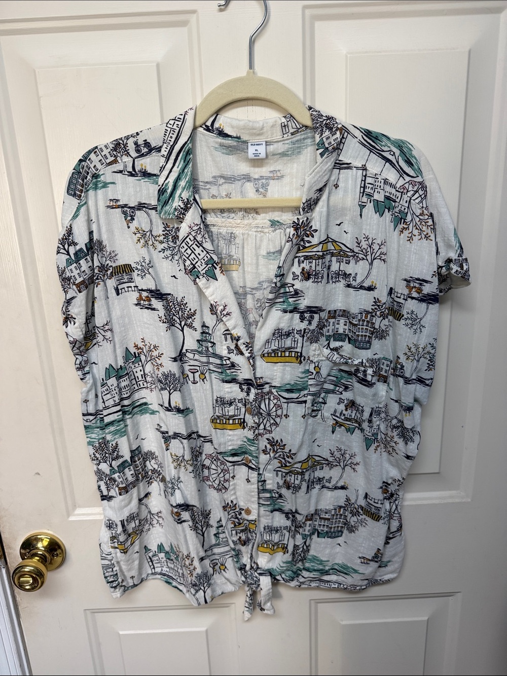 Old Navy White Scenic Print Button-Front Short Sleeve Shirt
